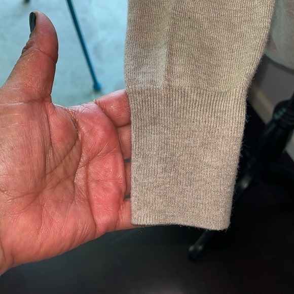 Halston Heritage women's long sleeves sweater with pockets on front.  Medium - Picture 4 of 7